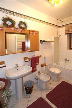Ai Due Pini B&B Пескантина Экстерьер фото