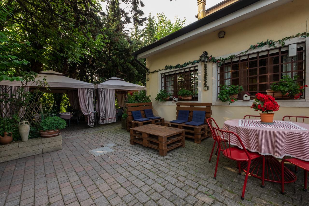 Ai Due Pini B&B Пескантина Экстерьер фото
