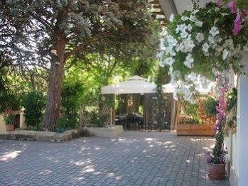 Ai Due Pini B&B Пескантина Экстерьер фото